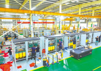 襄陽(yáng)工業(yè) 以綠色為底，以數(shù)字為翼，向新逐綠加速跑